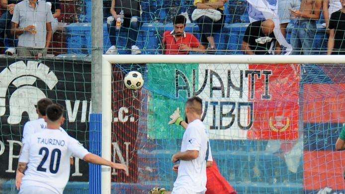 CdS - Il derby è della Cavese: Rossetti il migliore, disastro Illanes