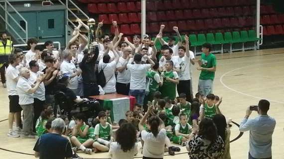 VIDEO e FOTO - Festa grande al PaladelMauro: la DelFes alza al cielo la coppa della promozione in A2