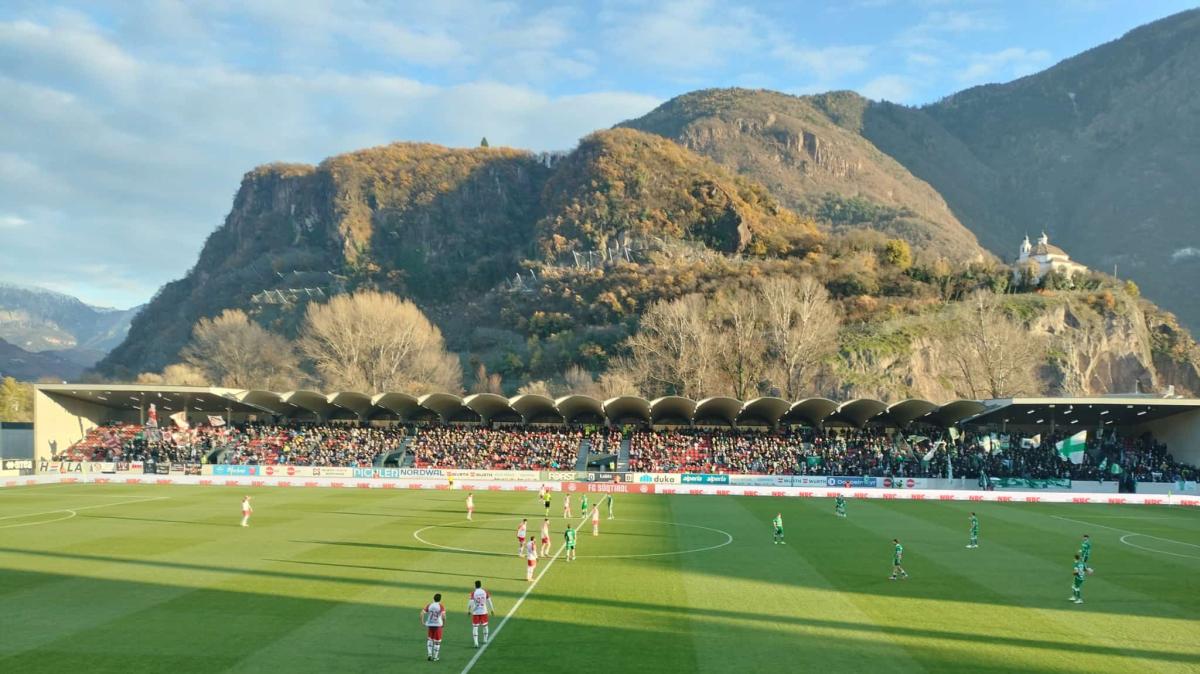 FISCHIO FINALE - Carattere, grinta e fortuna: l'Avellino torna al successo e vince 1-0 in casa del Sudtirol. Al momento è in zona playoff