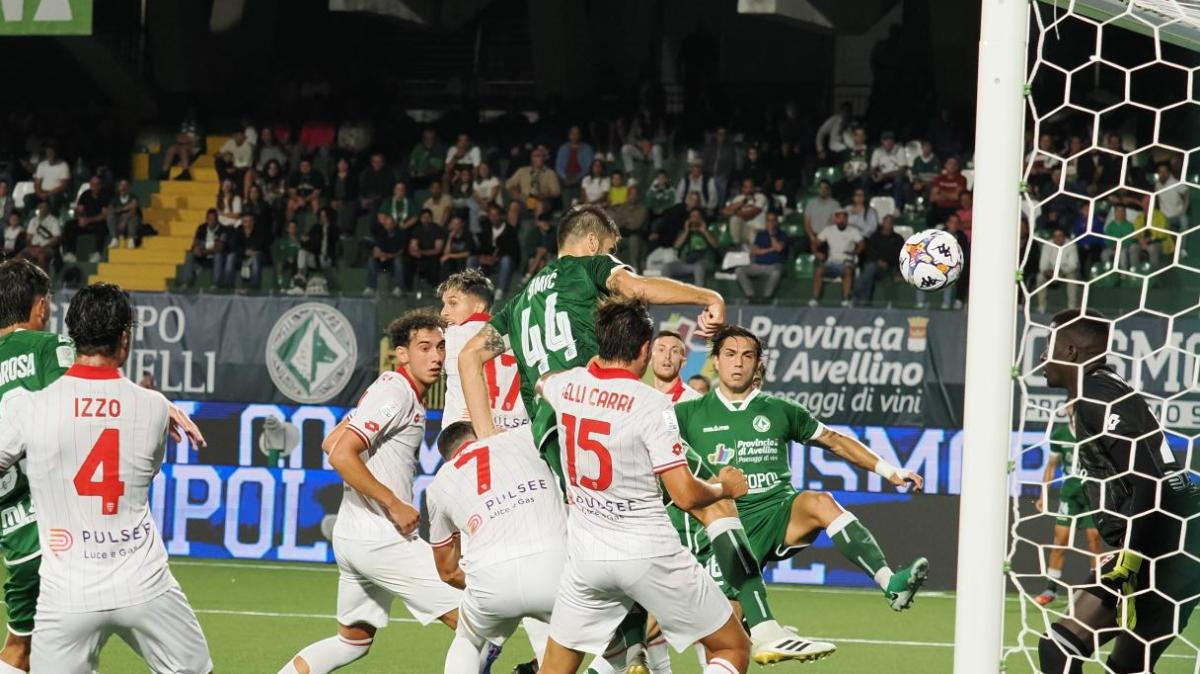 TS - "Spezia, era ora! Prima vittoria, Avellino steso". Male Simic e Fontanarosa