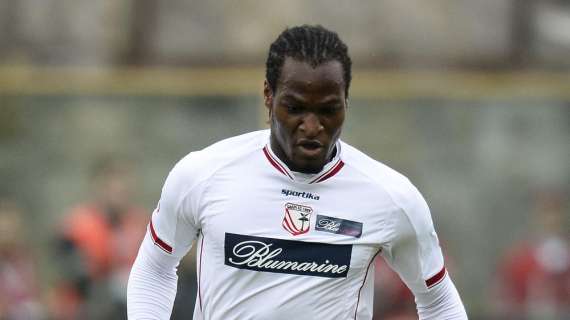 I tifosi del Catania insultano Mbakogu, lui risponde urlando "Forza Palermo"