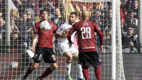 Serie B, 39° turno: rimandata la festa promozione del Cagliari. Pareggio in extremis della Salernitana, vince il Vicenza