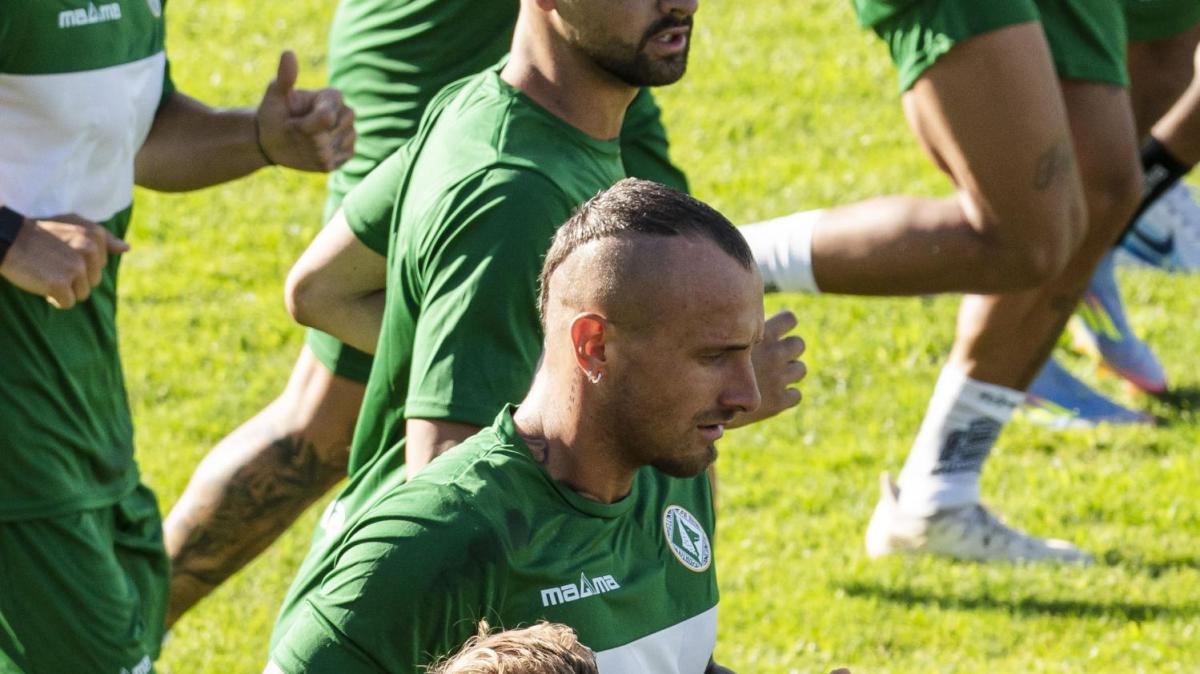 Manzi, un club del girone C di Lega Pro scavalca il Crotone