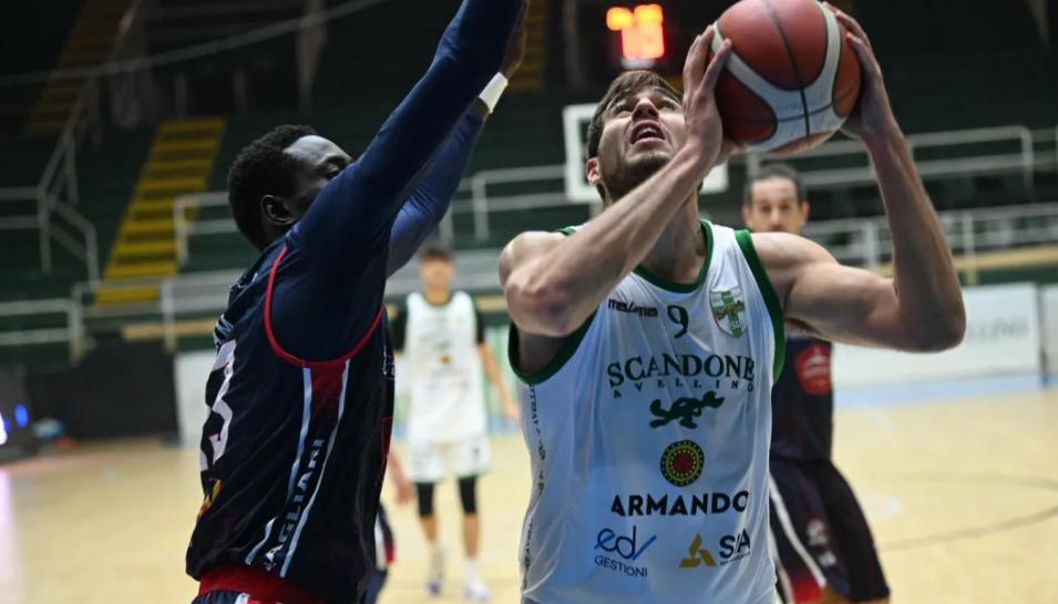La Scandone Avellino non si ferma più e cresce ancora. Battuta l'Esperia Cagliari al Del Mauro 