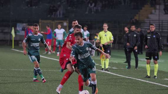 Avellino-Cerignola 0-0, fine primo tempo: ospiti in 10 e vivi, ma l'occasione è troppo ghiotta