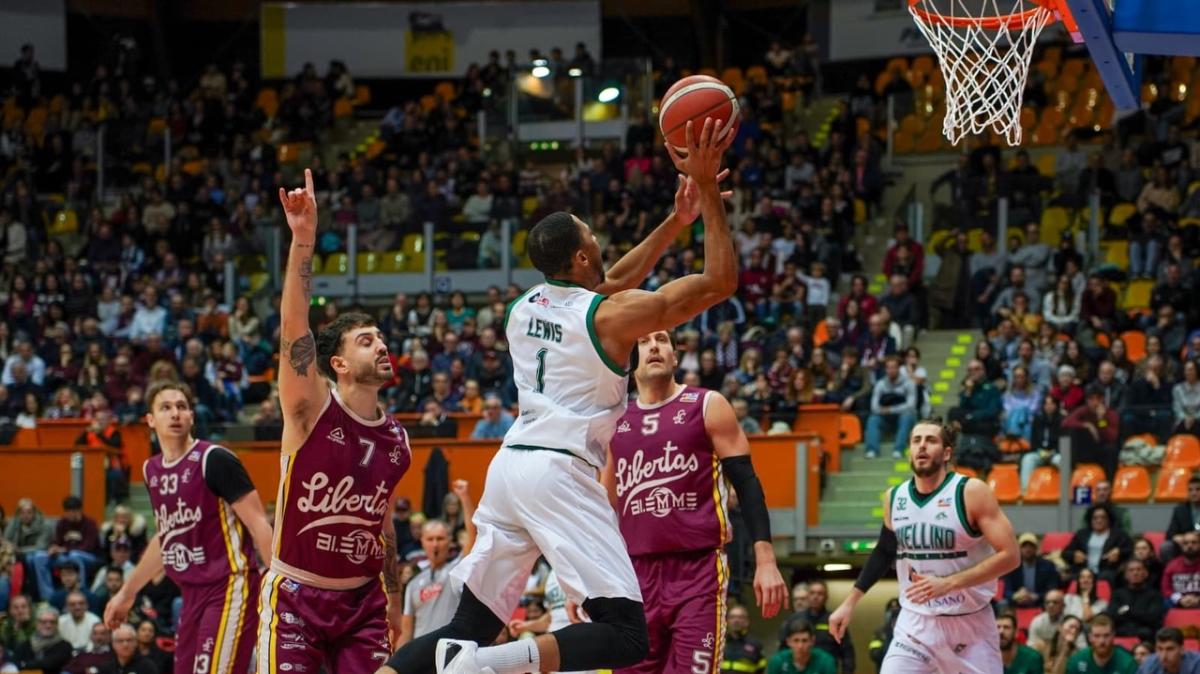 L'Unicusano Avellino Basket sfida Pistoia del gigante Buva