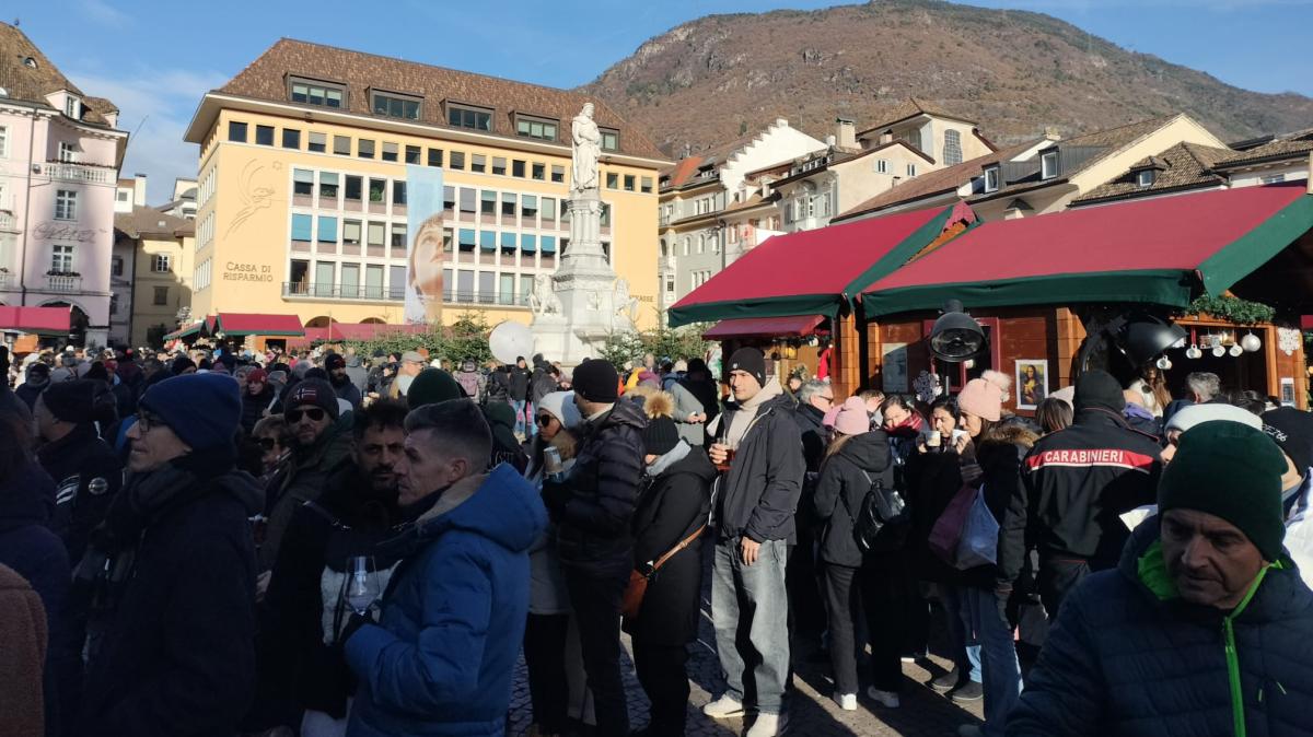 Tanti tifosi irpini a Bolzano da ogni parte d'Italia e dall'estero. In centro anche la famiglia D'Agostino