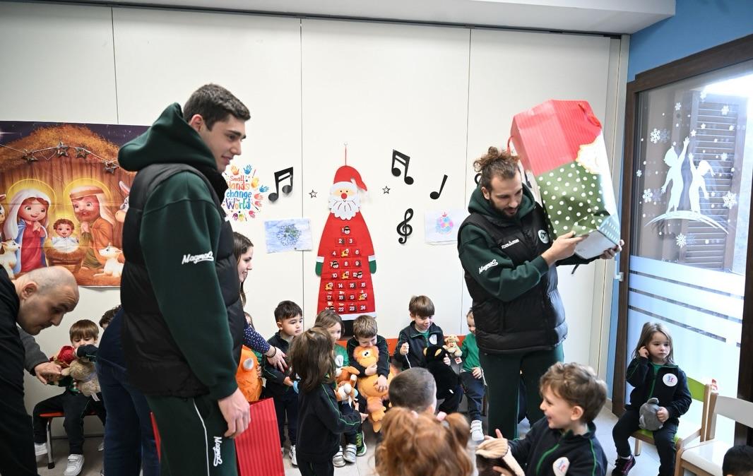 Avellino Basket, consegnati i peluche raccolti durante il Teddy Bear Toss