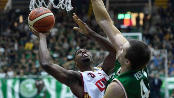 Basket - La Scandone vince a Venezia 80-73. Lupi avanti nella serie