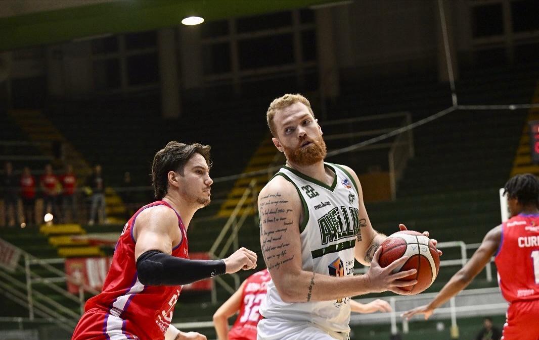 L'Unicusano Avellino Basket sbanca il Taliercio e torna al successo