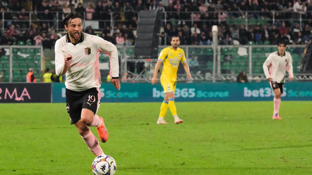 Palermo, Bereszynski: "Con la Samp vittoria pesante, ma la gara più importante è la prossima. Ad Avellino per la quarta vittoria di fila"