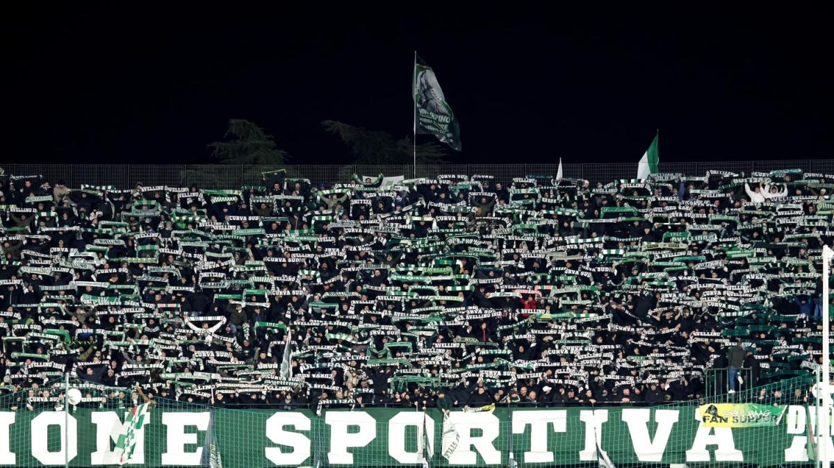 L'Avellino chiude l'andata a ridosso dei playoff, ora dal mercato la spinta per un girone di ritorno sulla stessa scia