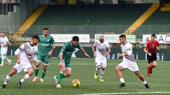 L'Avellino travolge la Viterbese nella ripresa (3-0) e vede il Bari più vicino (-4)