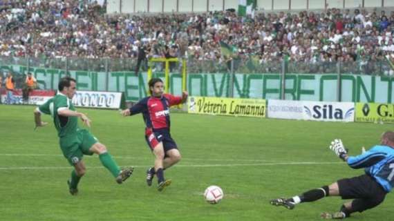 11 maggio 2003, Crotone è biancoverde. L'Avellino festeggia il ritorno in Serie B