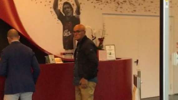 Di Somma agisce già da dirigente dell'Avellino: con Capuano e Circelli a colloquio con i calciatori