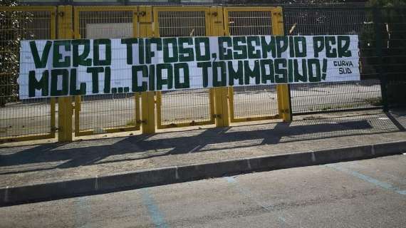 La Curva Sud ricorda Tommaso Acernese: "Vero tifoso, esempio per molti. Ciao Tommasino!"