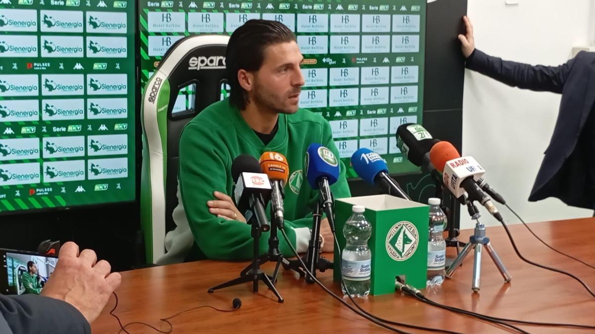 Patierno in conferenza: "Tutto torna. Sono felice come un bambino". Sulla presenza a Barletta domenica scorsa... - Notizia Avellino Calcio