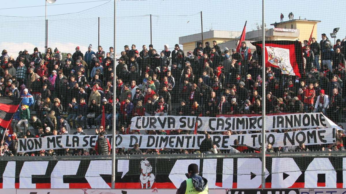 Sale la febbre del derby, già esauriti i circa 800 biglietti del settore ospiti, ad Avellino...