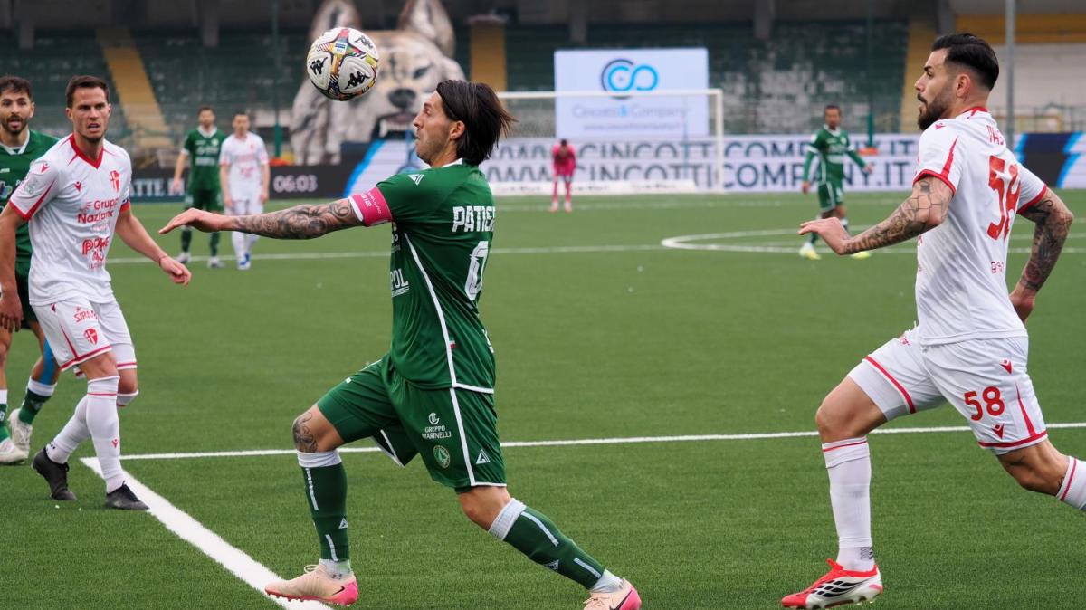 LIVE - Catanzaro-Avellino 0-0: 7', manovra fluida dei lupi