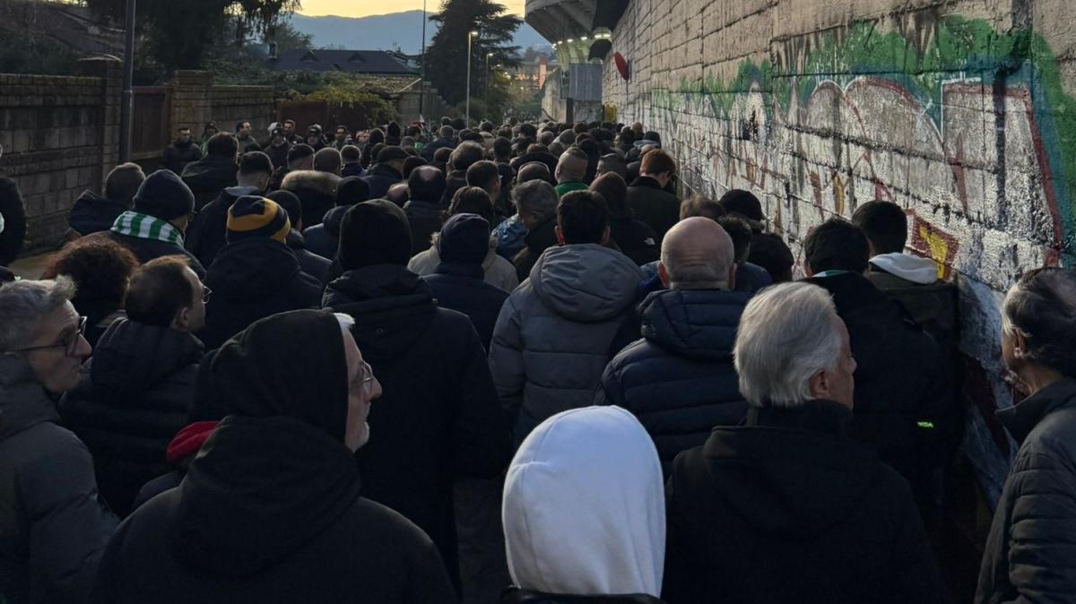 Avellino, file lunghissime ai tornelli per l'accesso allo stadio. Un problema che va risolto