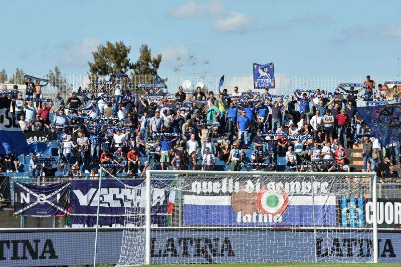Entusiasmo a Latina: i tifosi preparano un maxi esodo