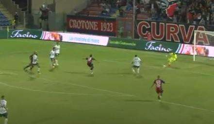 VIDEO - Crotone-Avellino 2-0: rivivi gli highlights del match