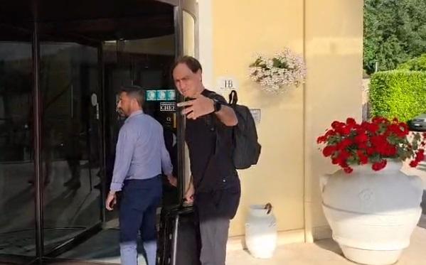 FOTO - L'arrivo di Nesta ad Avellino: "Un saluto ai tifosi, a presto"
