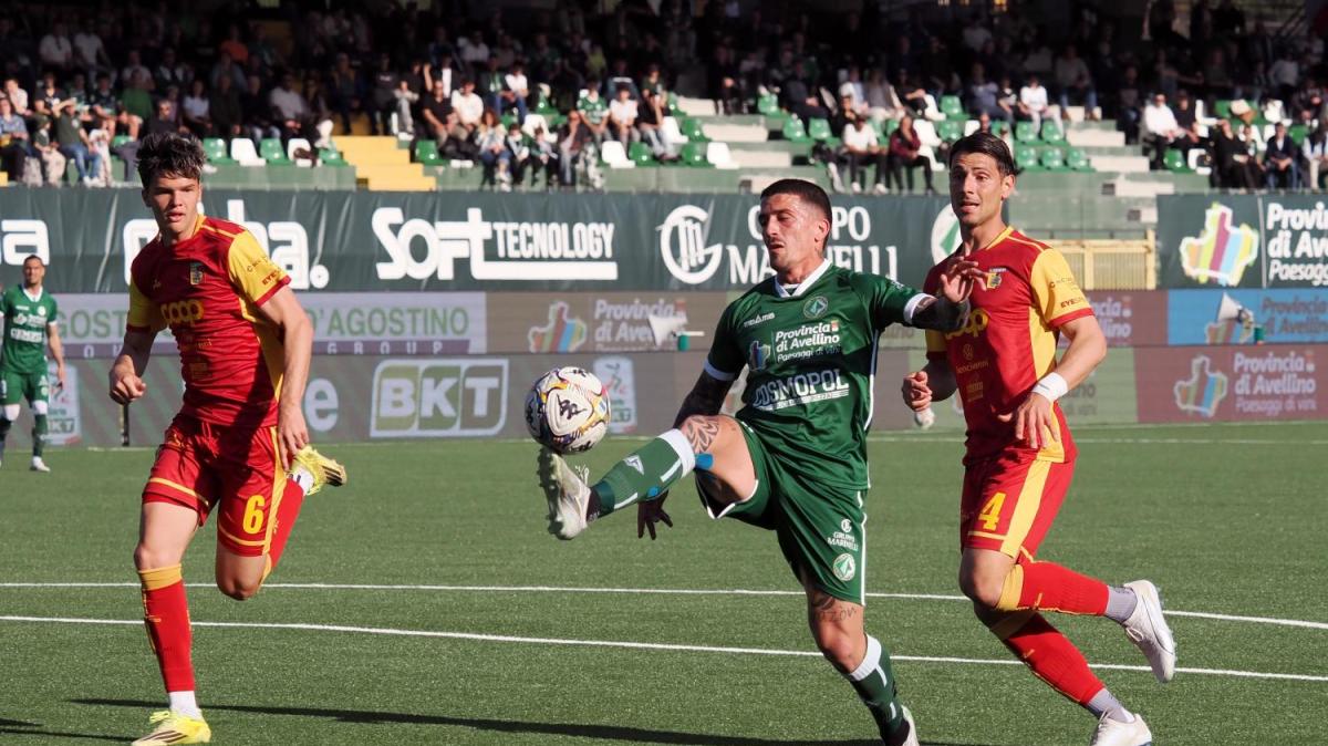 FISCHIO FINALE - L'Avellino ci prova ma non concretizza, Catanzaro in semifinale