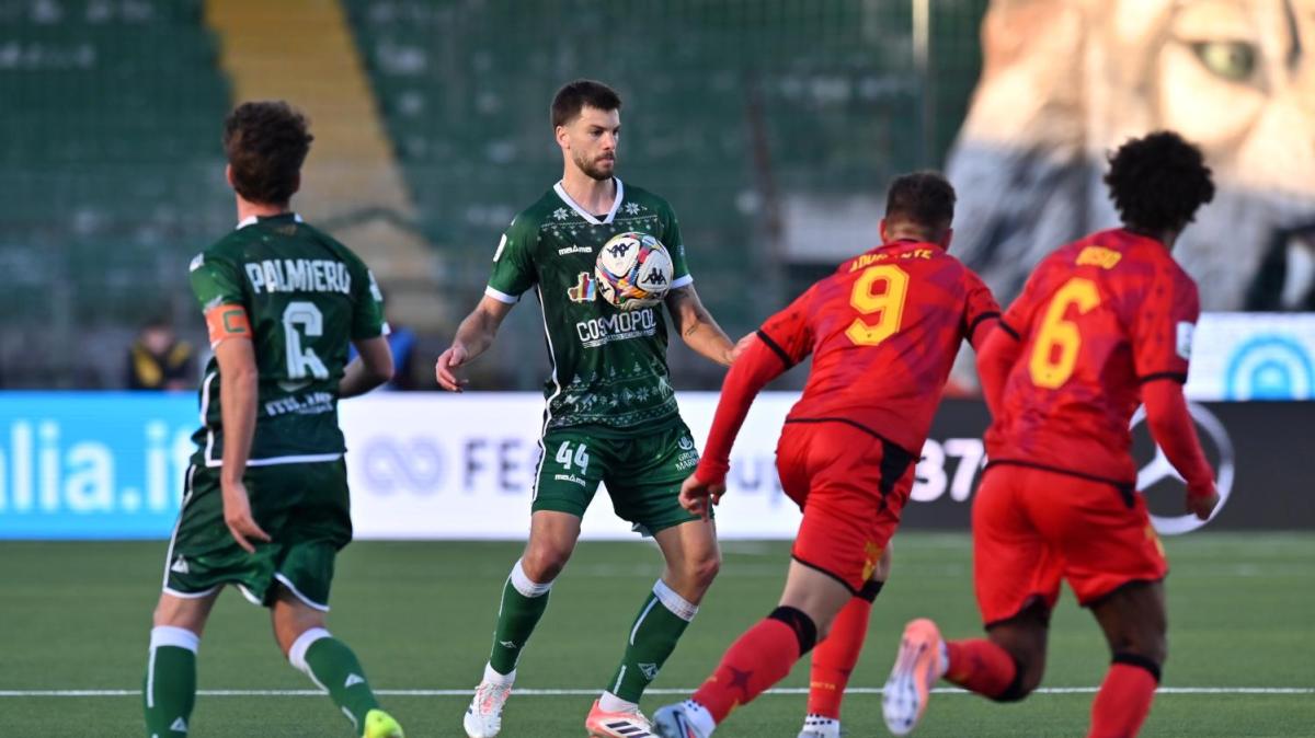 Avellino a Catanzaro più con la difesa a tre che a quattro