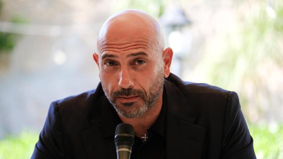 Carrarese, Calabro: "Quanto accaduto oggi è inspiegabile. Sul 2-1, in 11 contro 10, la gara va portata a casa. Ci è mancata cattiveria"