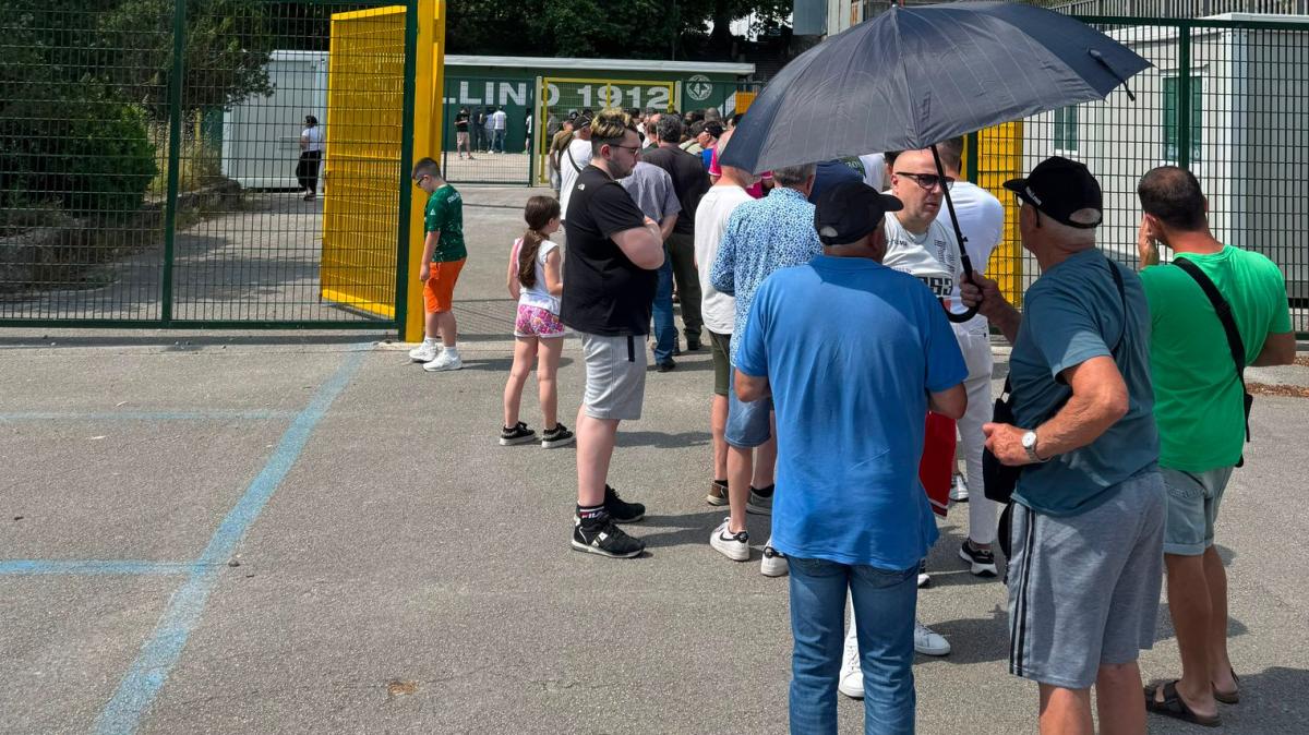 Campagna abbonamenti al via ed è subito boom: lunghe code ai botteghini