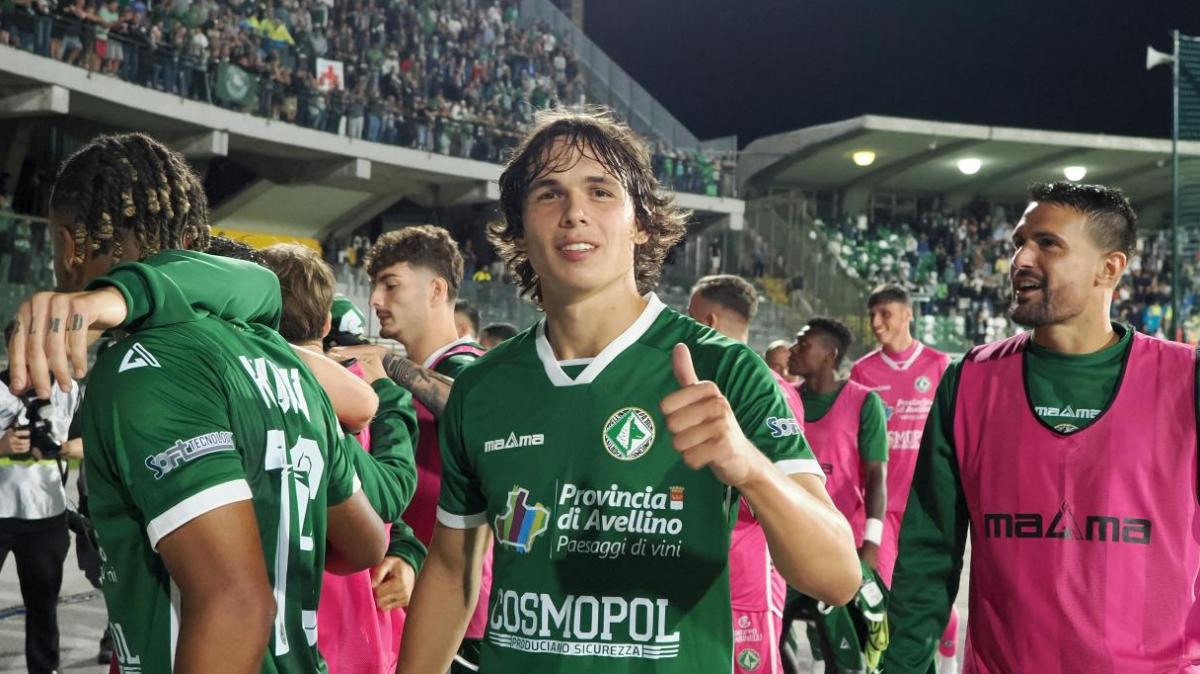 Avellino, così ci fai morire! Reggiana battuta 4-3, i lupi tornano a gioire