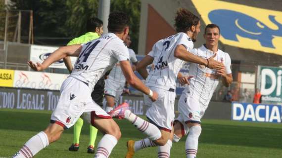 Il Bologna batte 2-0 il Catania e si porta momentaneamente al secondo posto