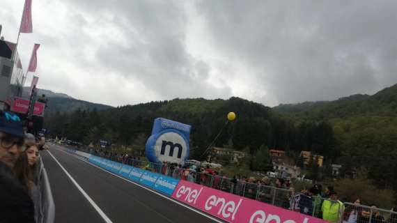 VIDEO - Giro d'Italia a Lago Laceno, l'arrivo del vincitore