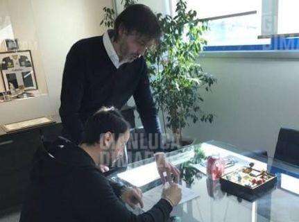 FOTO - Frattali firma con il Parma, a minuti il comunicato