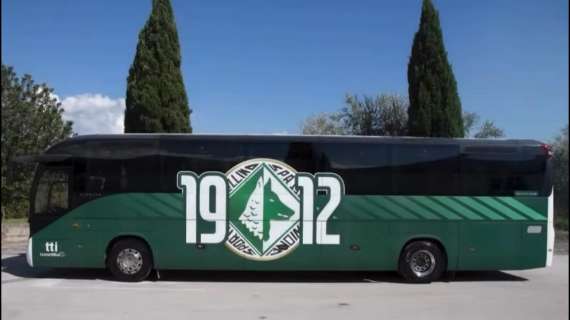 FOTO - E' finalmente arrivato anche il bus brandizzato US Avellino 1912