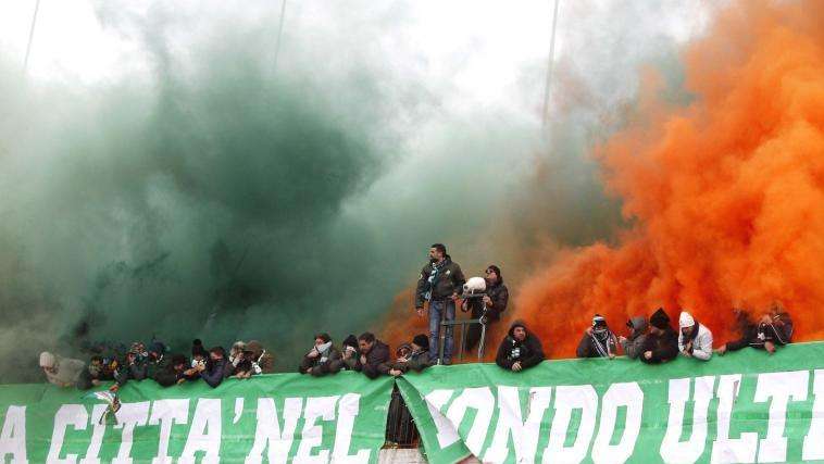 Avellino, arriva l'ammenda per la coreografia. Sedici gli squalificati