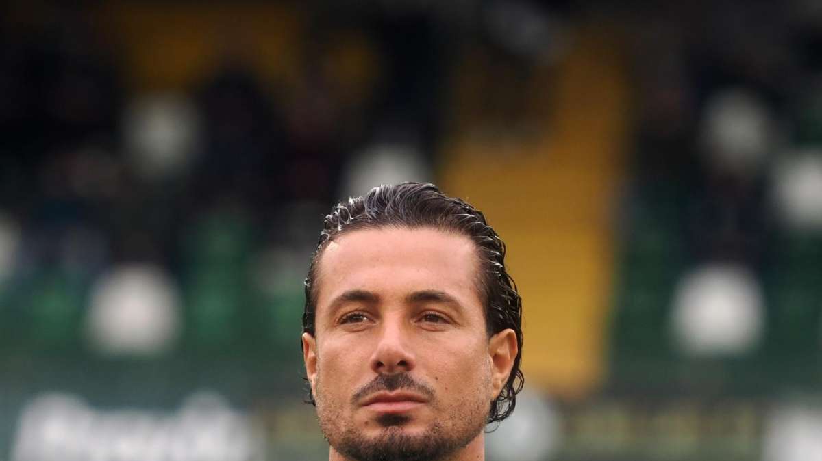 Izzo sui social: "Siamo ad un passo dalla salvezza e abbiamo un sogno nel cassetto". E i tifosi lo caricano per Avellino-Bari