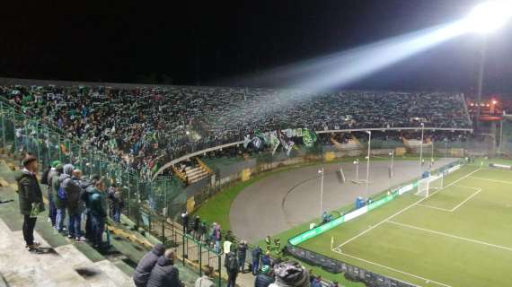 VIDEO - Al Partenio torna lo spettacolo della "sciarpata", la specialità della Curva Sud