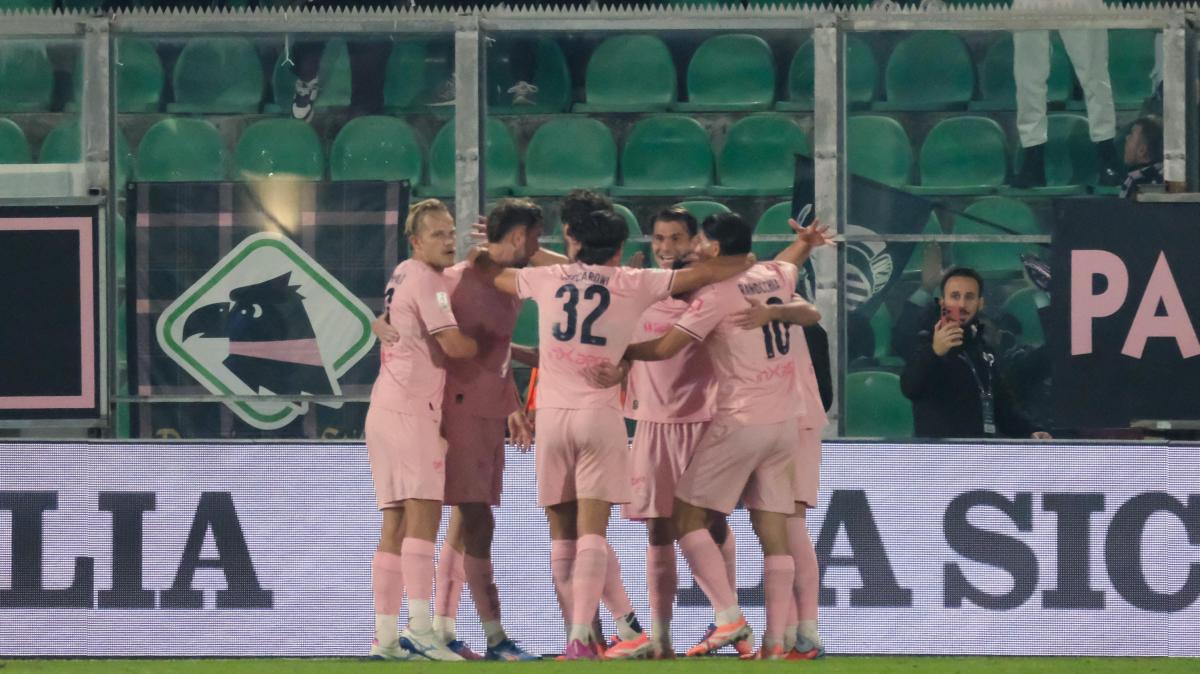 Palermo, seduta mattutina basata su tattica offensiva e palle inattive