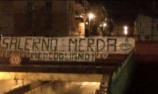Derby infuocato: striscione avellinese a Salerno