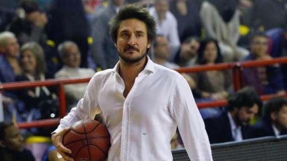 Basket, cambio in panchina per Sassari: arriva Pozzecco