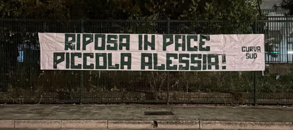 "Riposa in pace piccola Alessia": lo striscione della Curva Sud