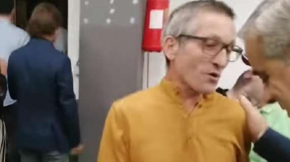 VIDEO - Dalla Svizzera per regalare cioccolata a Rastelli e al presidente D'Agostino. La bella sorpresa di Soccorso Cresta