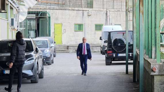 FOTO - D'Agostino in visita alla squadra prima della partenza per Messina