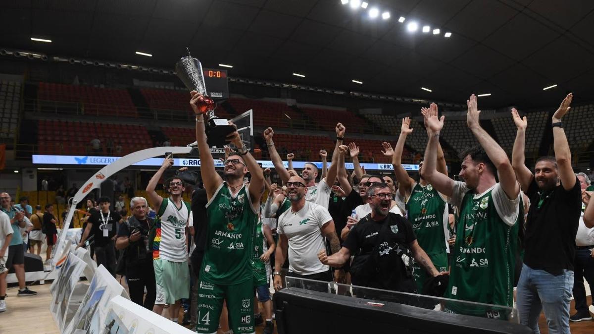 La Viola Reggio Calabria si congratula con la Scandone per la promozione