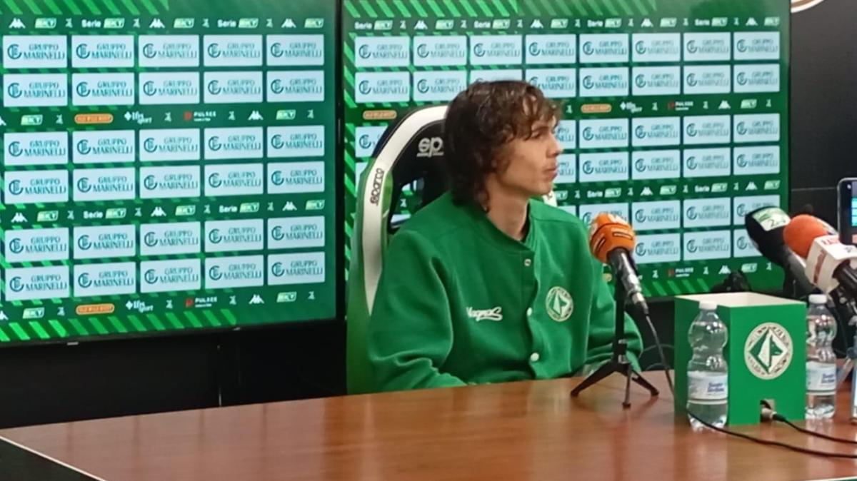 Palumbo: "Felice per il gol, peccato per non aver vinto. Il mister mi chiede tanto, felice dell'affetto e del calore dei tifosi. Mi sento coccolato"