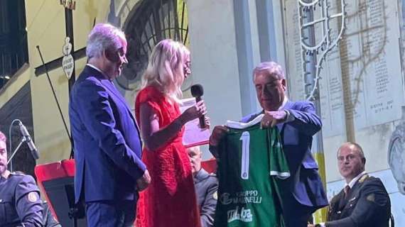 Donata una maglia dell’Avellino al Ministro Piantedosi, D’Agostino: “Sempre vicino alla squadra”