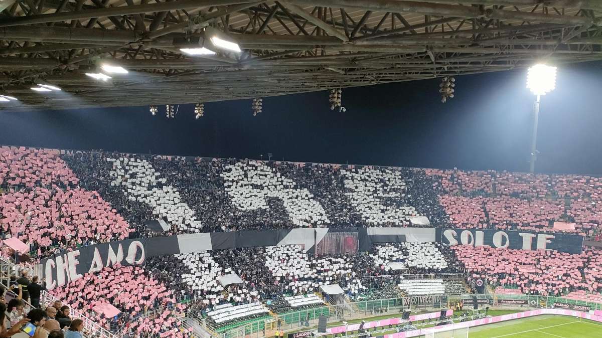 Rissa tra tifosi del Palermo prima del 5-0 alla Carrarese: è faida tra Curva Nord e Curva Sud