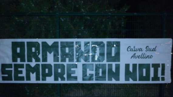 Lo striscione della Curva Sud che ricorda Armando Coppola